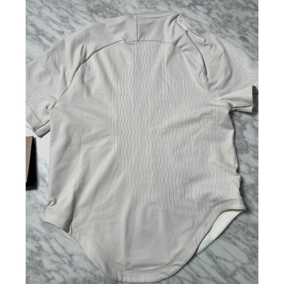 NIKE Women's Dri-FIT ADV Run Division Engineered Running  Jersey top FN2581 104 - Picture 7 of 14